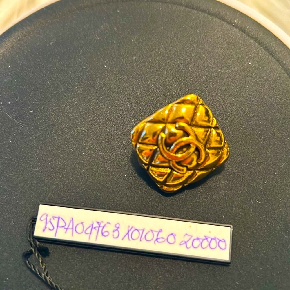 🟨CHANEL🟨VINTAGE🟨24K Gold Plated🟨Clip on Earrings - Picture 9 of 10
